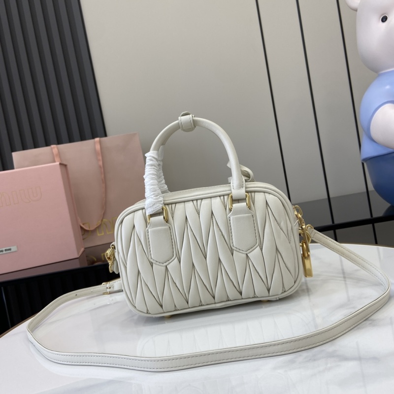 Сумка Miu Miu белая с ручкой