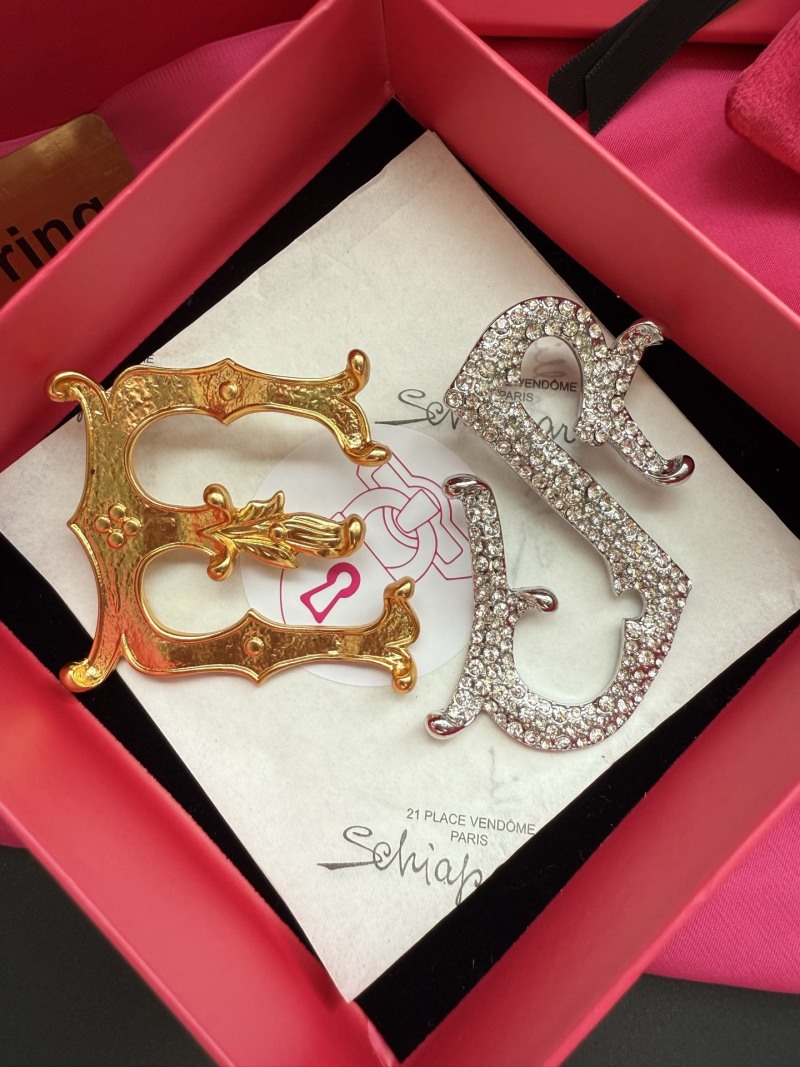Серьги в виде букв E и S Schiaparelli