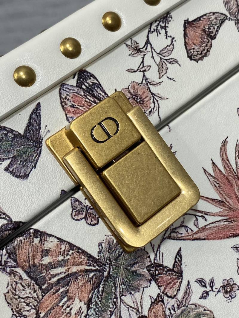 Сумка Dior Lady Dior с вышивкой