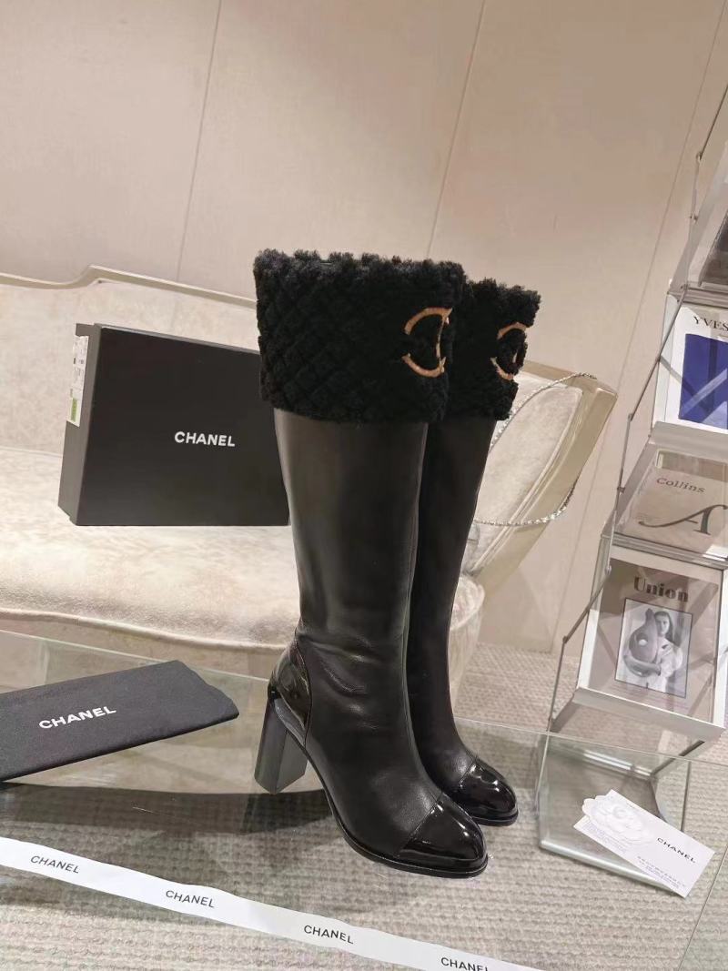 Женские сапоги Chanel с мехом черного цвета