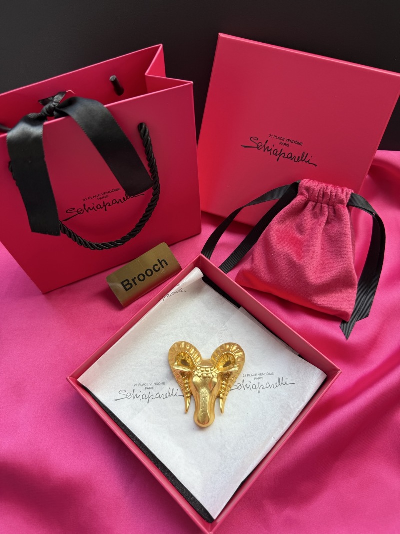 Брошь Schiaparelli в виде головы антилопы