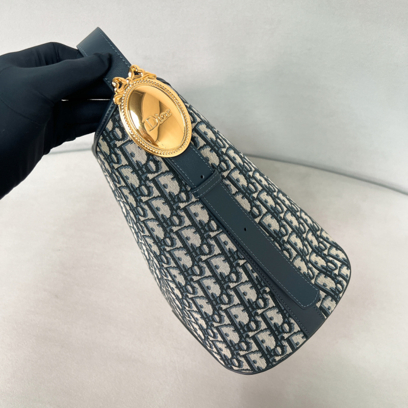 Сумка-ведро Dior Oblique с золотой фурнитурой