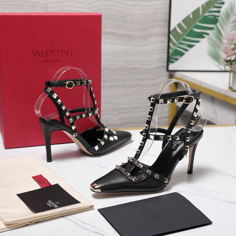 Женские туфли Valentino Roman Stud на шпильке Valentino Garavani
