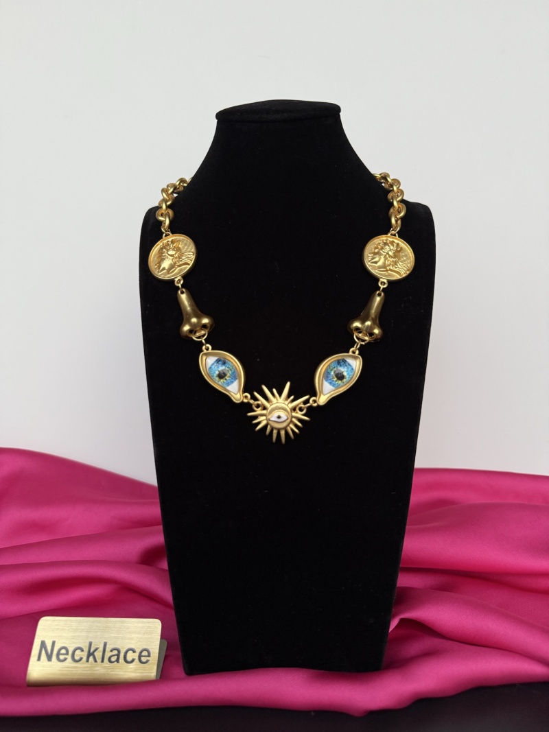 Нарядное колье с декоративными элементами Schiaparelli