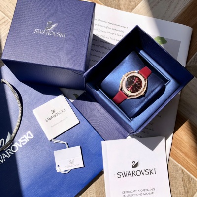 Часы Swarovski