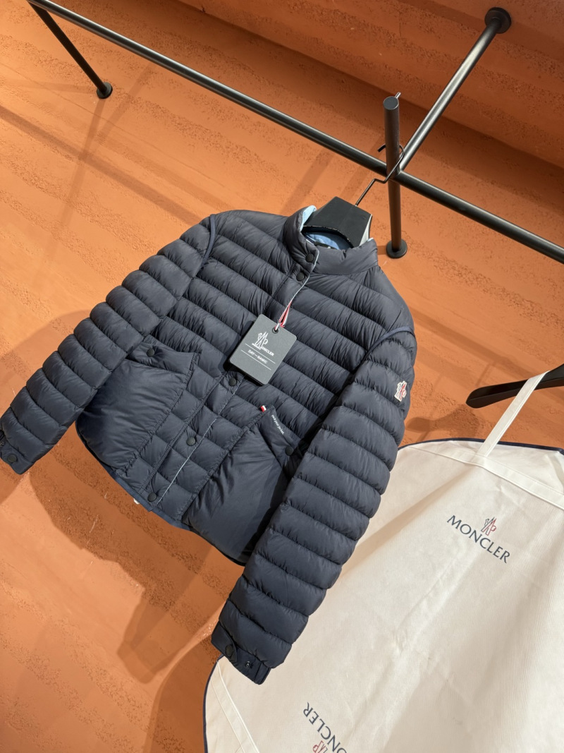 Пуховик Moncler