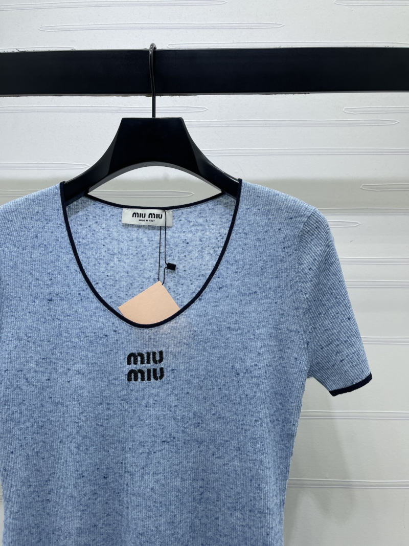 Женский топ Miu Miu с V-образным вырезом и укороченной длиной