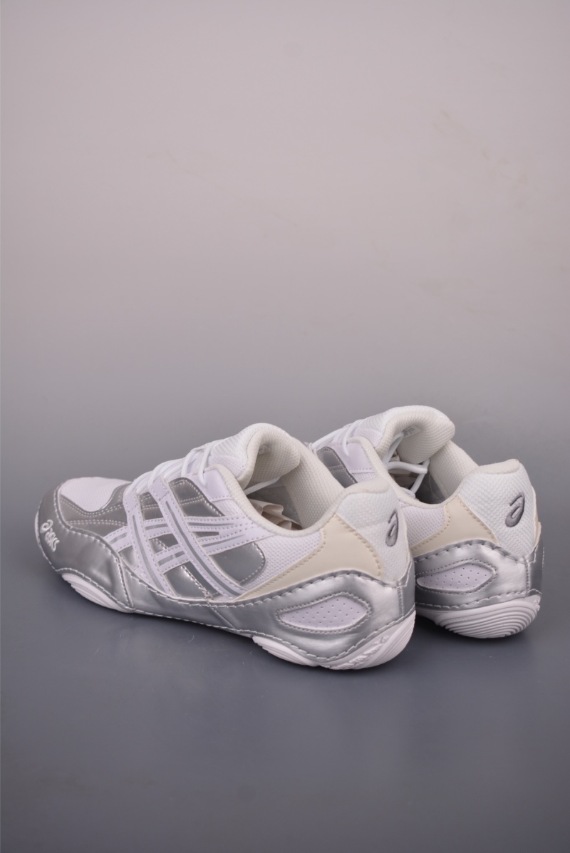 Кроссовки Asics