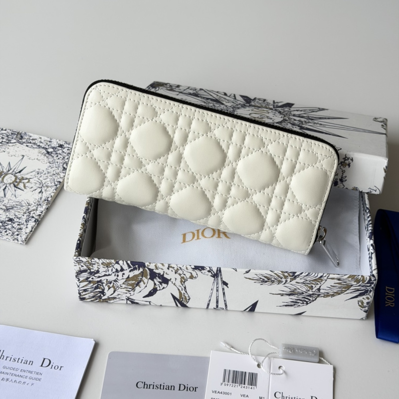 Кошелек Christian Dior со стеганой отделкой и бантом