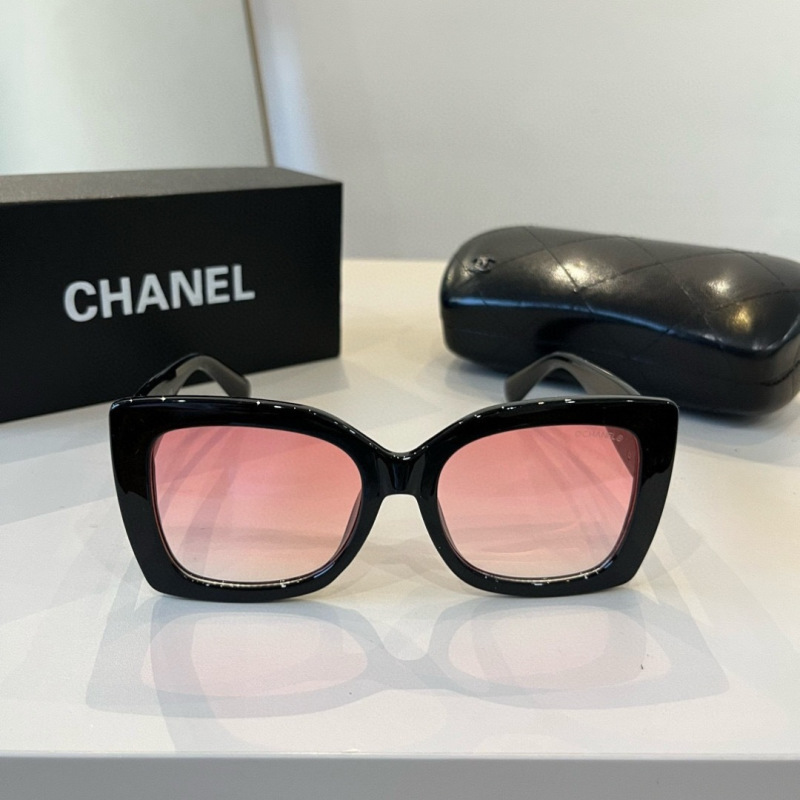 Стильные солнцезащитные очки Chanel