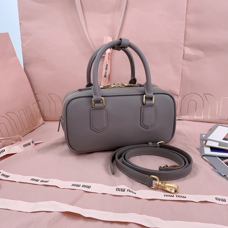 Сумка женская Miu Miu серая, плечевой ремень