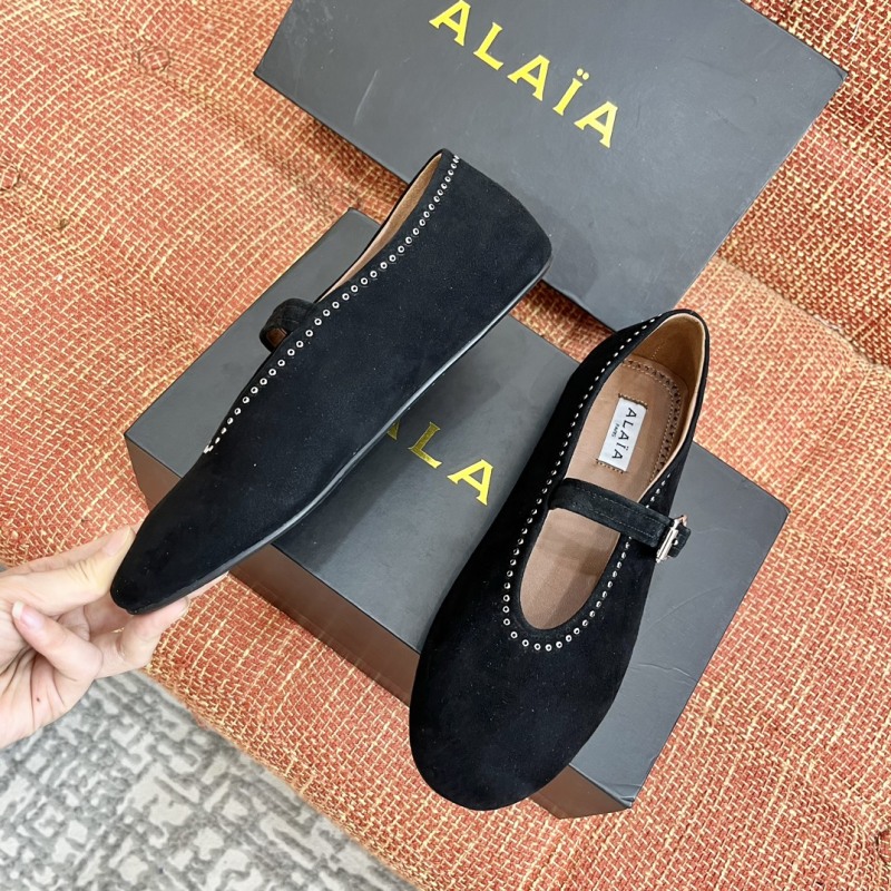 Балетки Alaïa черные замшевые с декором
