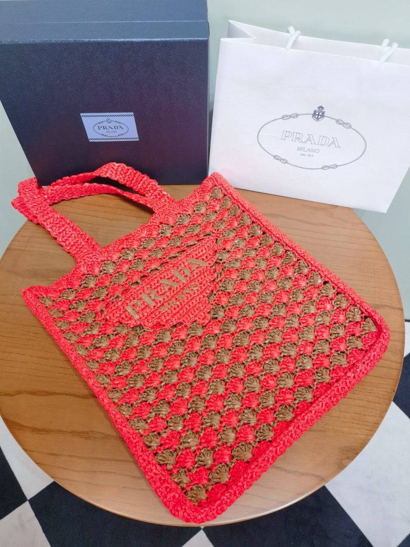 Крючковая сумка Prada с логотипом