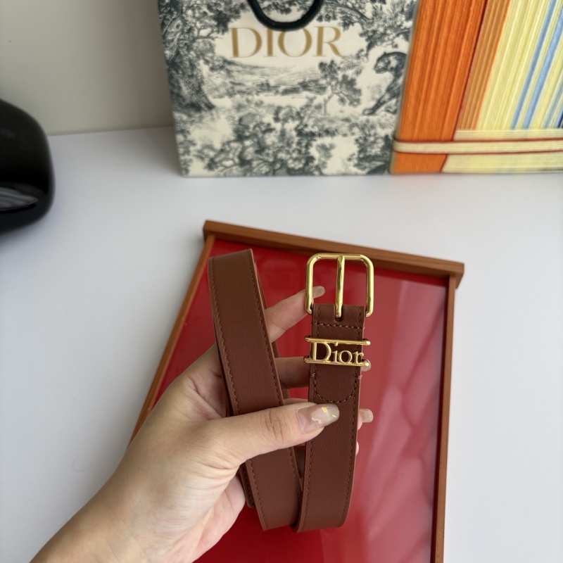 Кожаный женский ремень с золотой пряжкой Dior