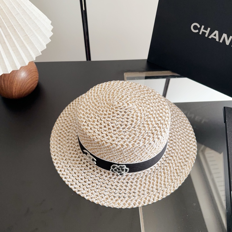 Соломенная шляпа с плоской тульей и декоративной лентой Chanel