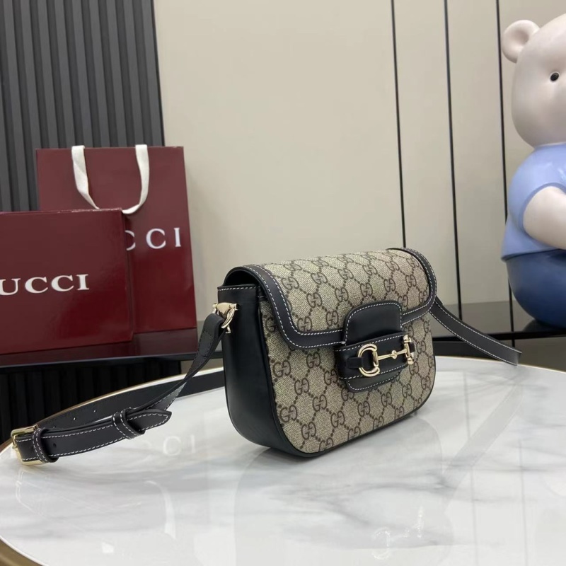 Сумка Gucci с монограммой и фурнитурой