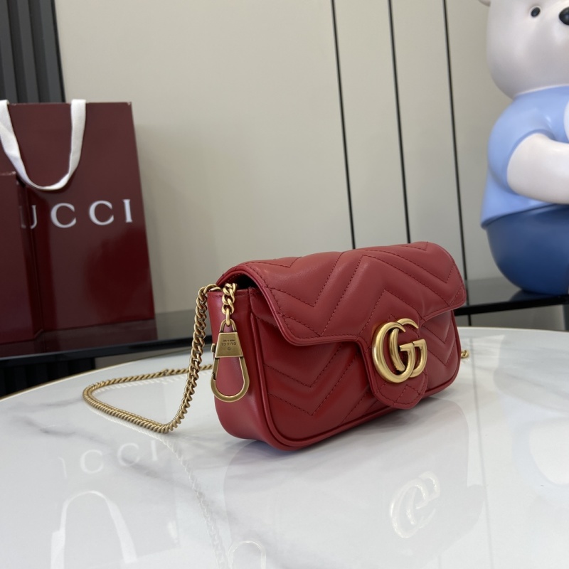 Красная сумка Gucci с цепочкой
