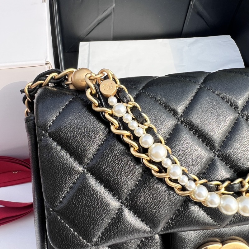 Черная стеганая сумка с цепным ремнем Chanel