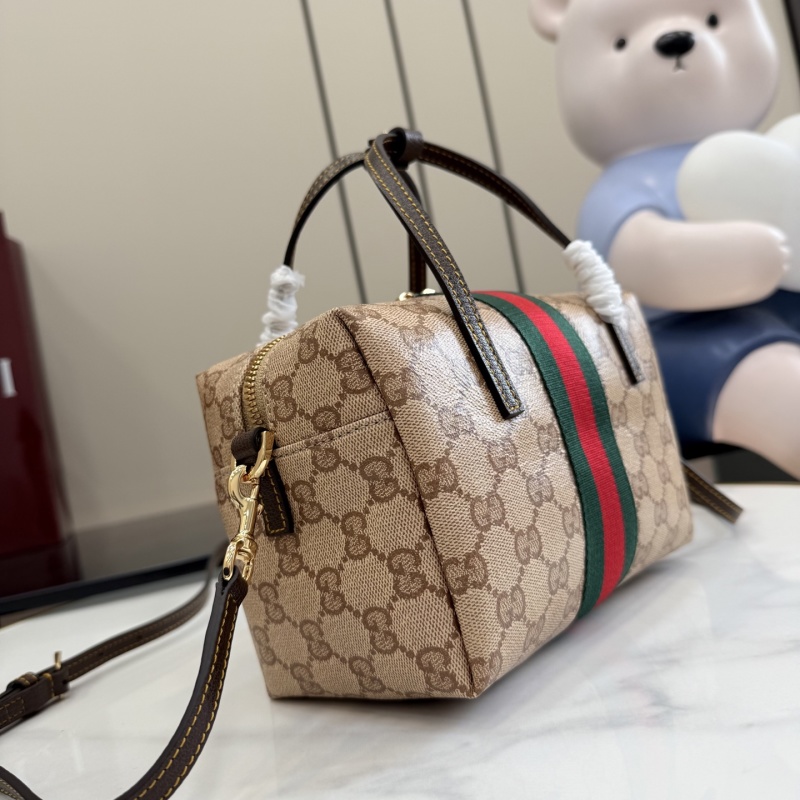 Сумка Gucci с монограммой и красно-зеленой полосой