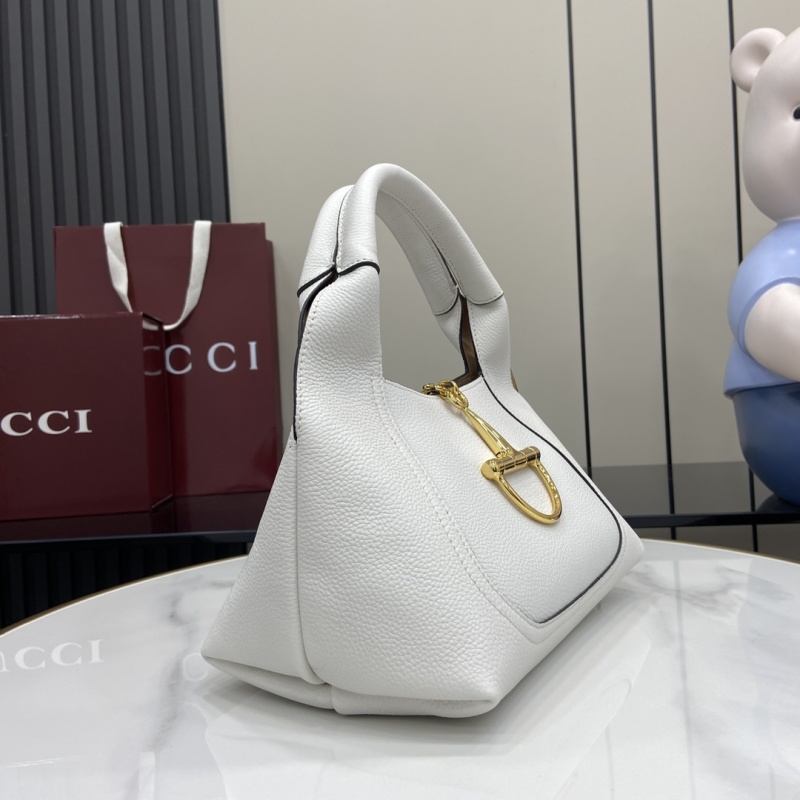 Белая сумка Gucci с золотой фурнитурой