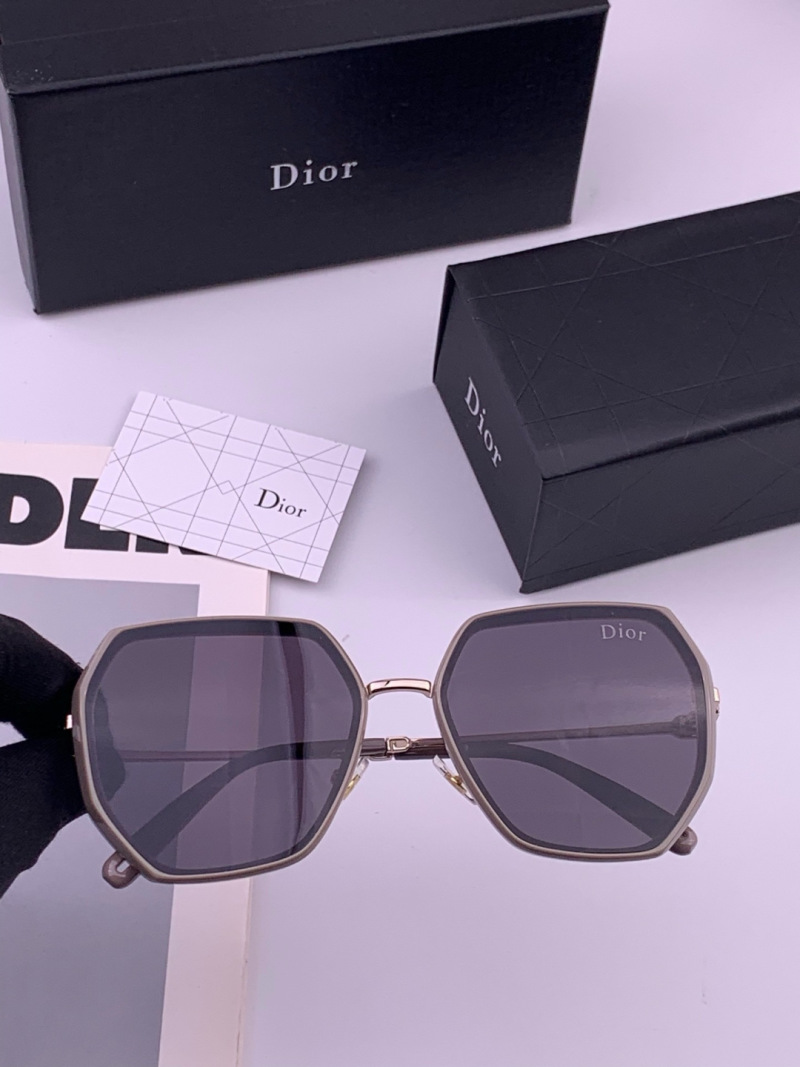 Солнечные очки квадратные женские с темными линзами Dior