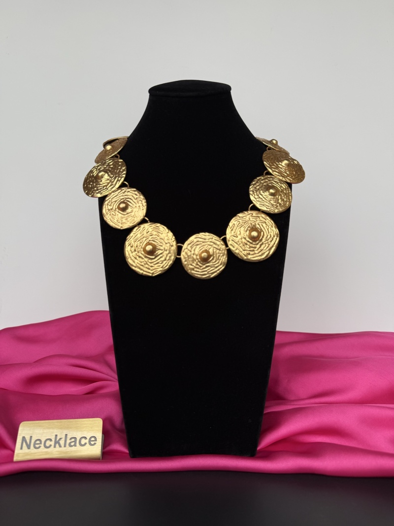 Золотистое колье с декоративными дисками Schiaparelli