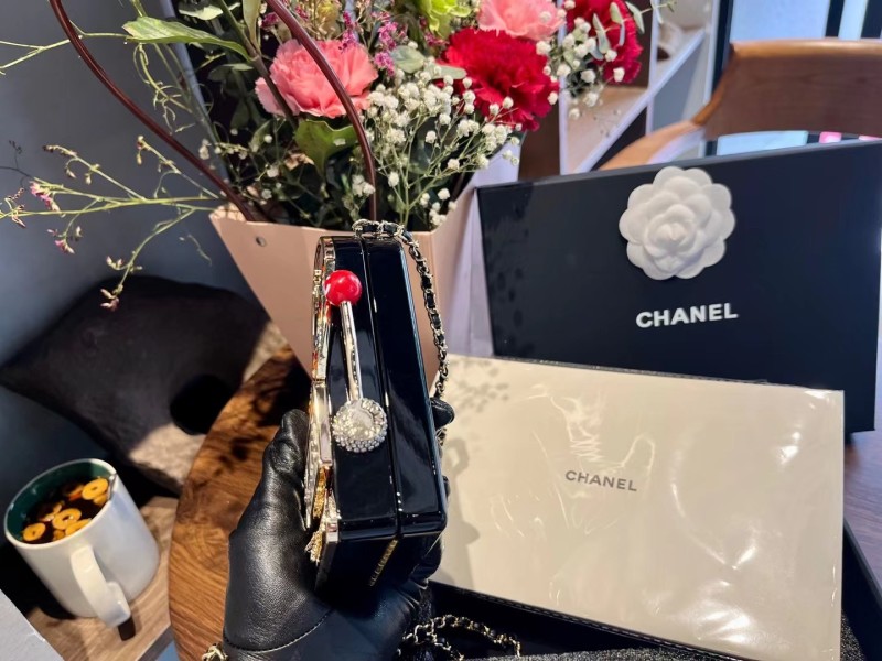 Сумка-брелок Chanel в стиле игрового автомата
