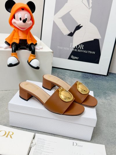 Женские шлепанцы Dior D-Lane на каблуке с золотой фурнитурой