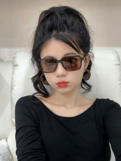 Солнцезащитные очки Ray-Ban RB3443