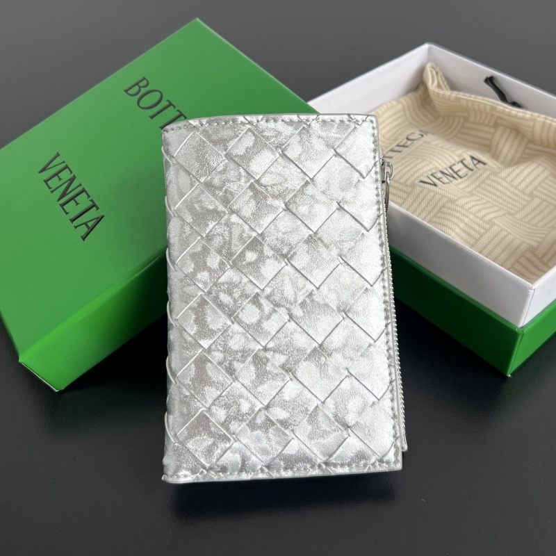 Плетеный кожаный кошелек Bottega Veneta серебристого цвета