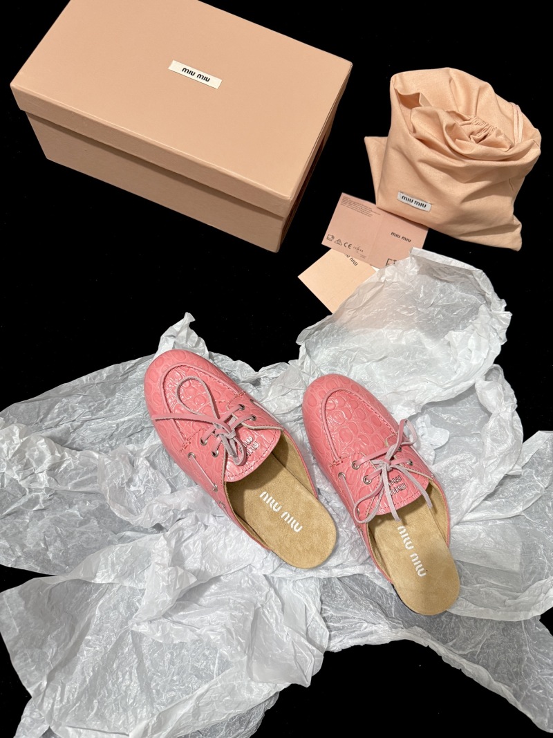 Мюли женские розовые с тиснением и шнурками Miu Miu