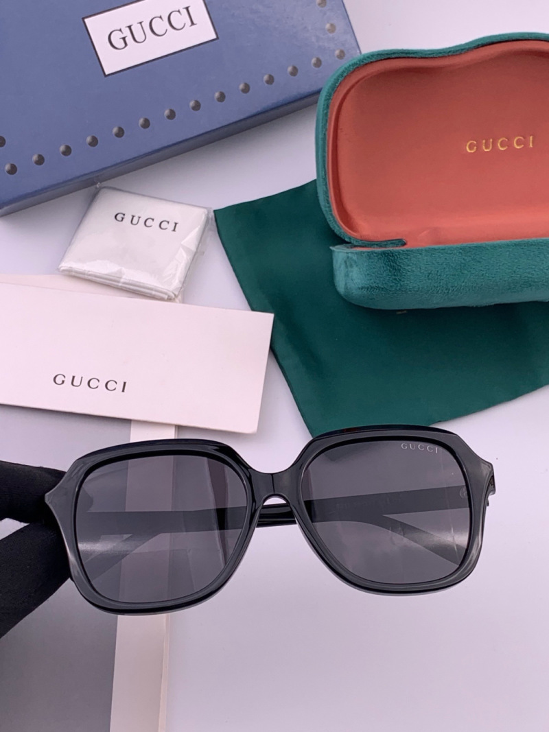 Квадратные солнцезащитные очки Gucci