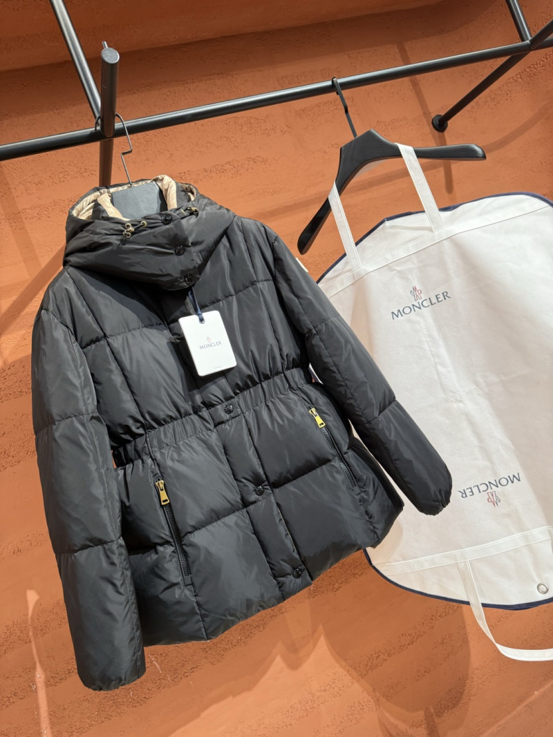 Пуховик Moncler