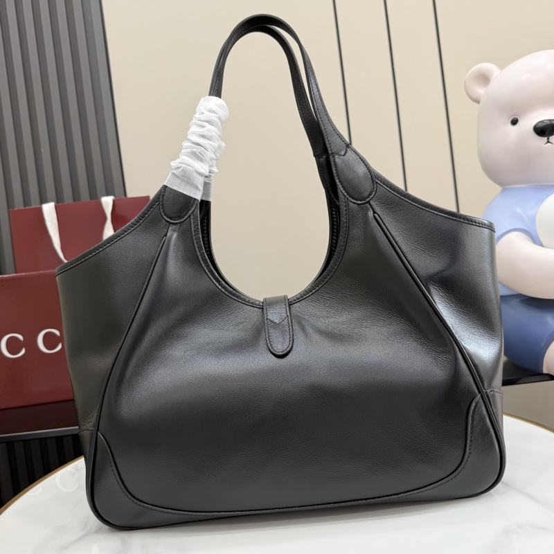 Черная кожаная сумка Gucci с замком