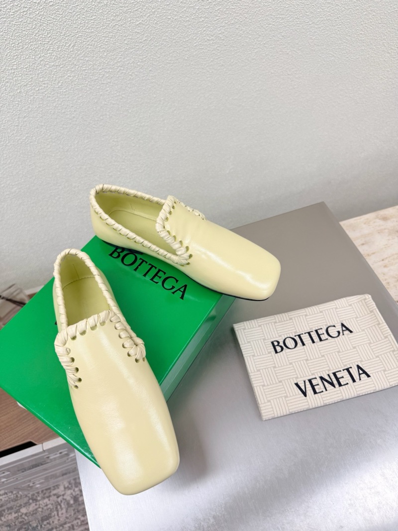 Женские лоферы с плетеным декором Bottega Veneta