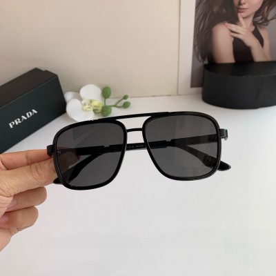Солнцезащитные очки Prada квадратные