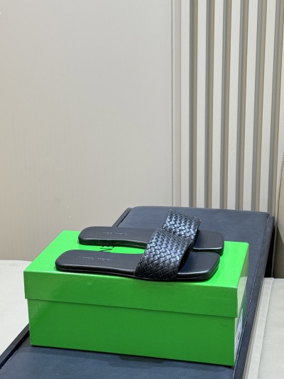 Шлёпанцы Bottega Veneta