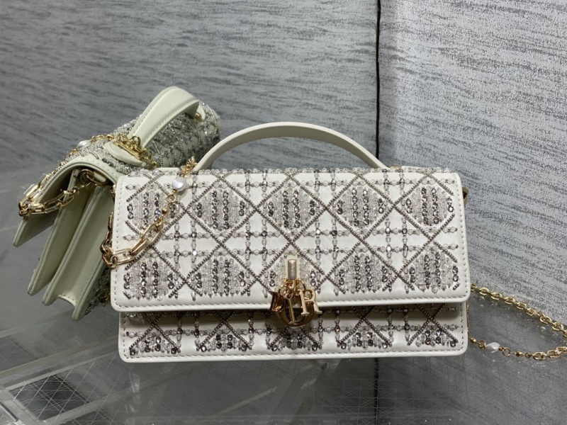 Женская сумка Dior Lady Dior с кристаллами белая