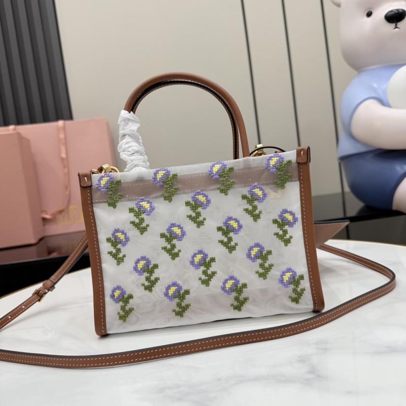 Сумка Miu Miu с вышивкой и логотипом