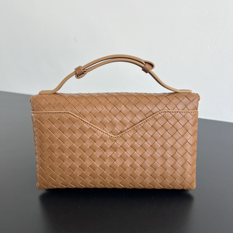 Кожаная плетеная сумка через плечо с металлической пряжкой Bottega Veneta