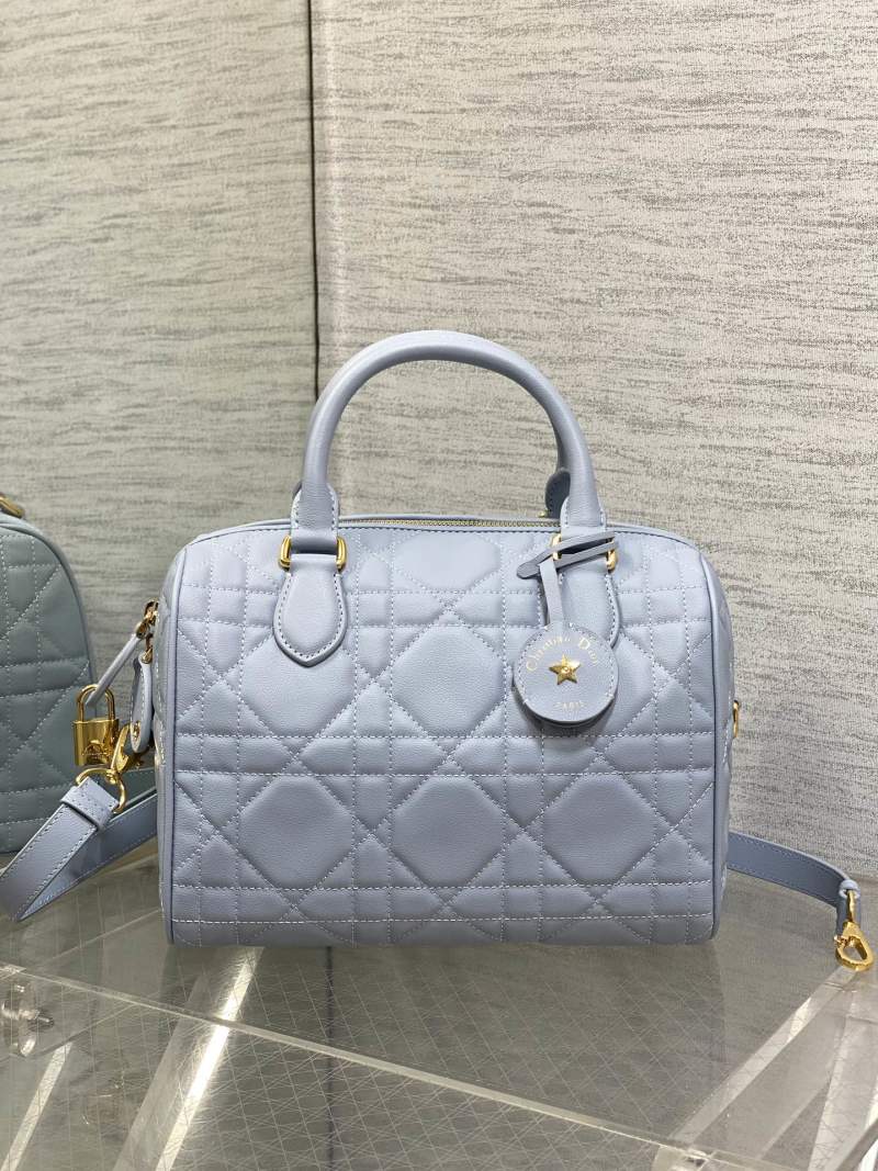Синяя сумка Dior с ручками и ремнем