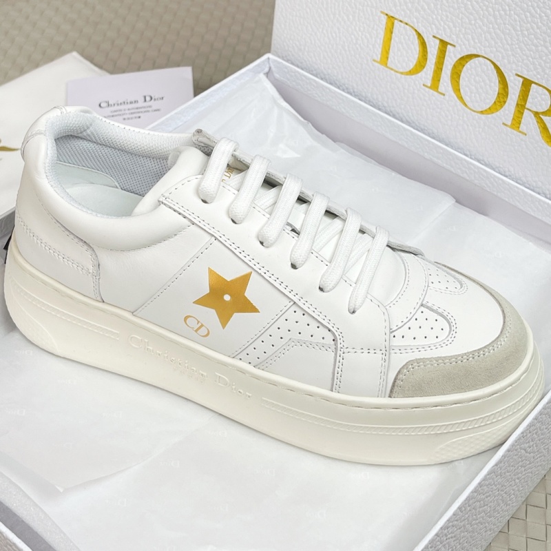 Белые кроссовки с золотой звездой Dior