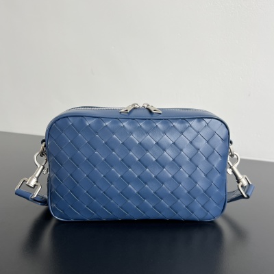 Мужская сумка через плечо Bottega Veneta синяя плетеная