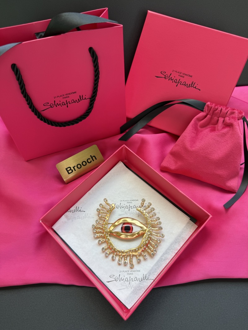 Брошь Schiaparelli в виде глаза