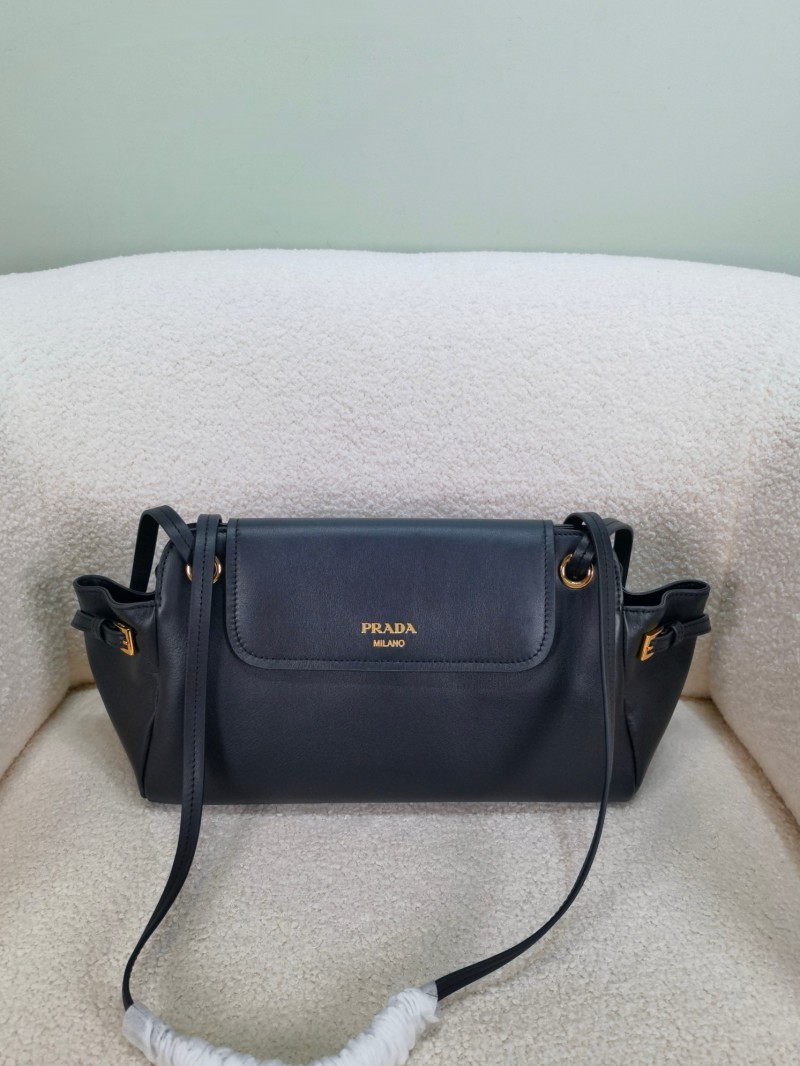 Сумка Prada Carry с магнитной застёжкой