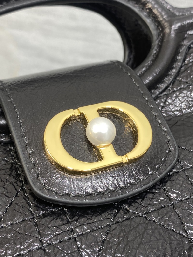 Черная сумка Dior с ручкой и цепью