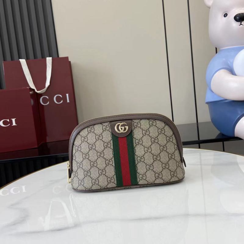 Косметичка Gucci с монограммой и полосой