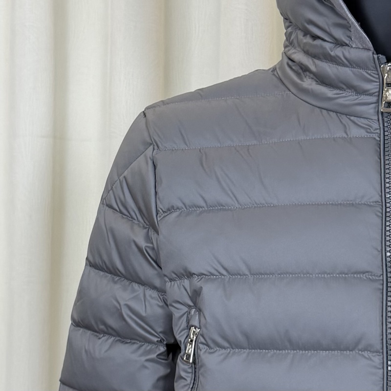 Пуховик Moncler