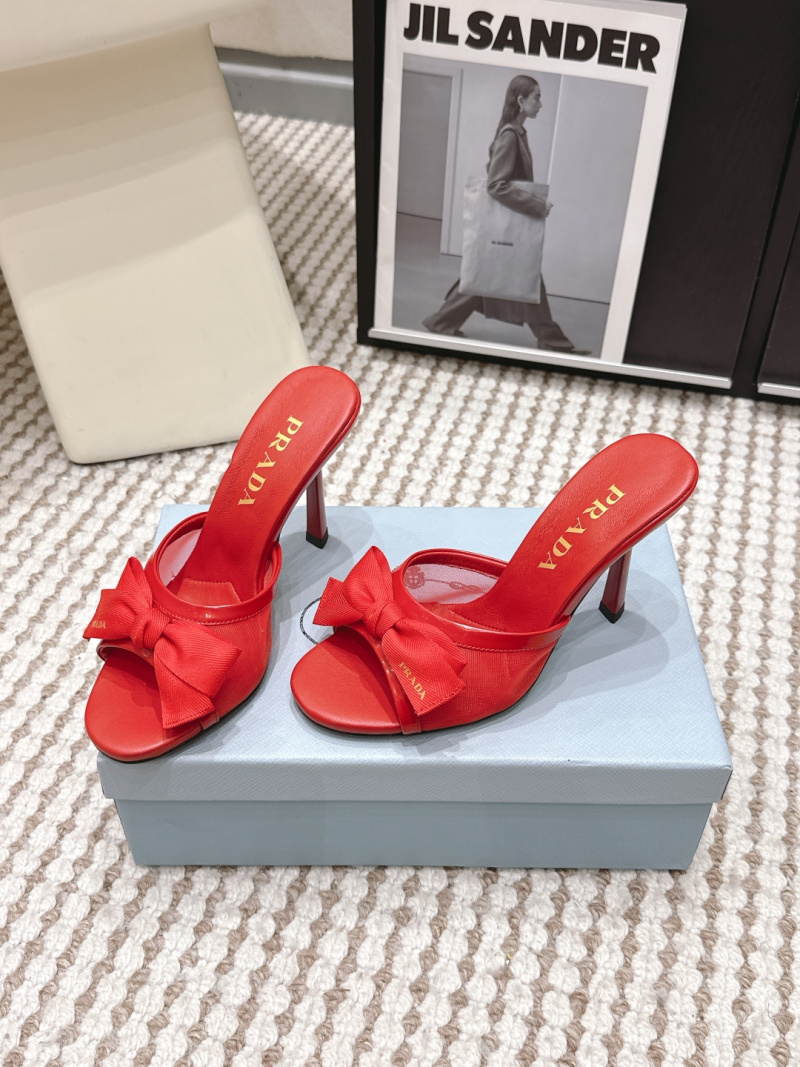 Босоножки женские красные с бантом Prada