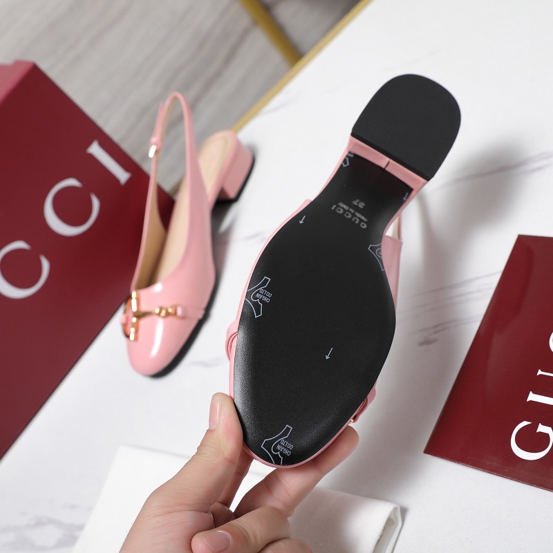 Женские розовые туфли с золотой пряжкой Gucci